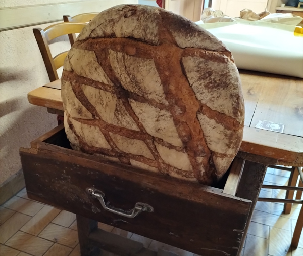 A la maison le pain à son tiroir