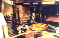 La dernière boulangerie<br> d’Auriac-l’Eglise avant <br>sa fermeture en 1995